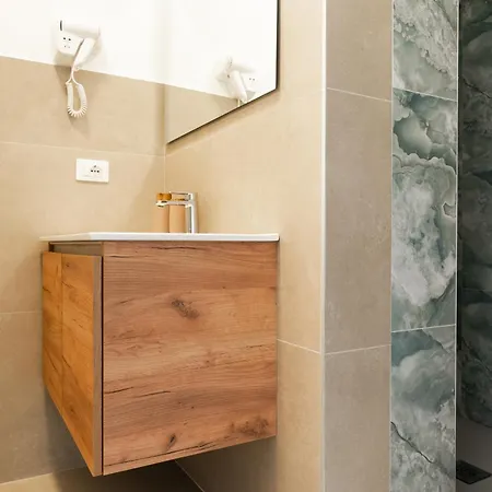 Barirooms - Crisanzio Μπάρι