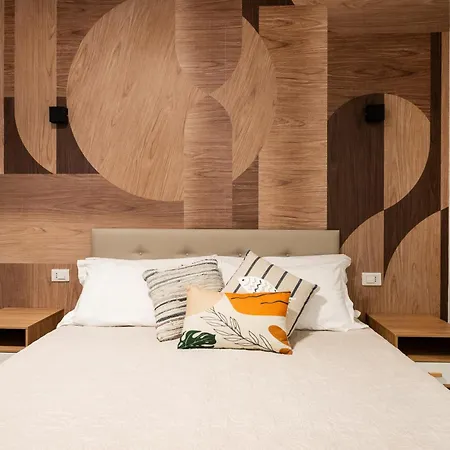 Barirooms - Crisanzio Μπάρι